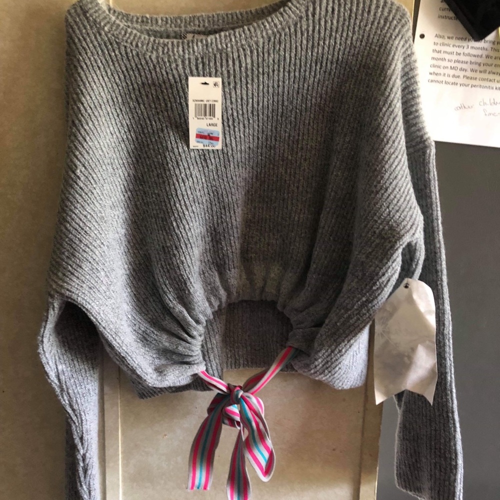 Cropped grey sweater